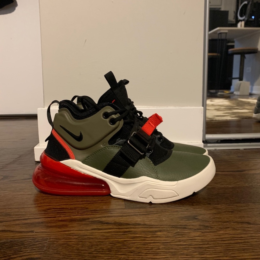 Nike Air Force 270